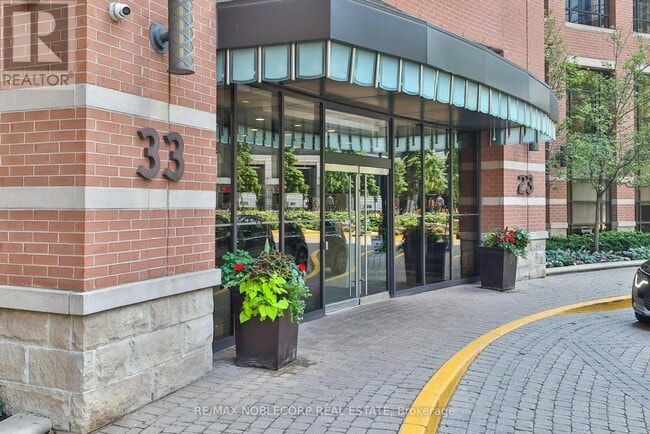 33 Sheppard Ave E in Toronto, ON - Building Photo - Building Photo