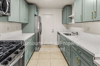 911 Civic Center Dr in Oceanside, CA - Building Photo - Building Photo