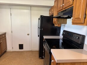 95 Hicock Dr in Southbury, CT - Building Photo - Building Photo