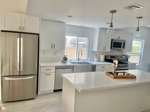 20746 Schoenborn St in Los Angeles, CA - Building Photo - Building Photo