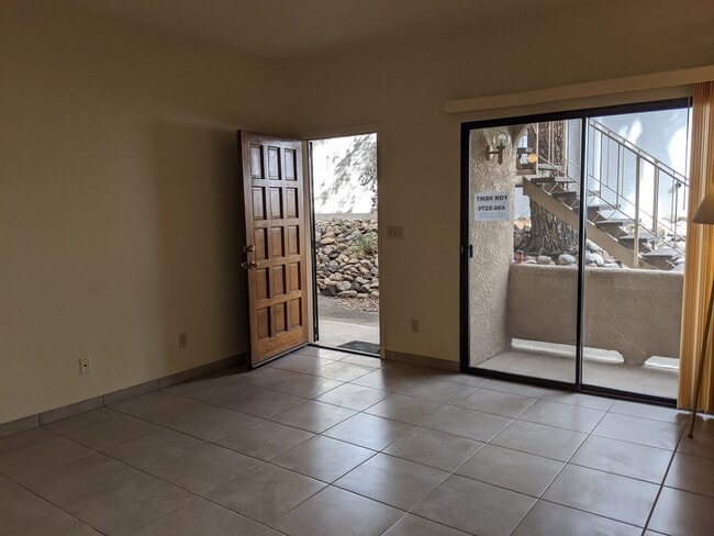 5750 N Camino Esplendora in Tucson, AZ - Building Photo - Building Photo