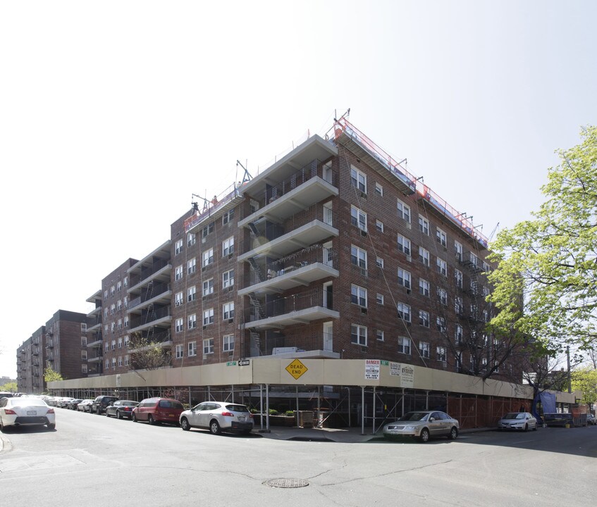 James House in Elmhurst, NY - Foto de edificio