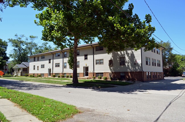 606 W Hovey Ave, Unit #4 in Normal, IL - Foto de edificio - Building Photo