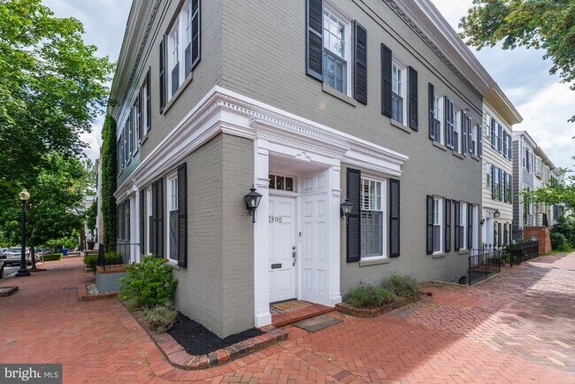 property at 2800 Dumbarton St NW