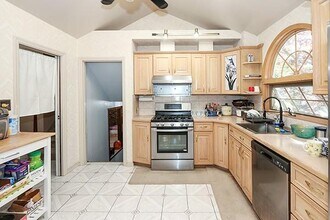 98 Bayberry Ave in Garden City, NY - Building Photo - Building Photo