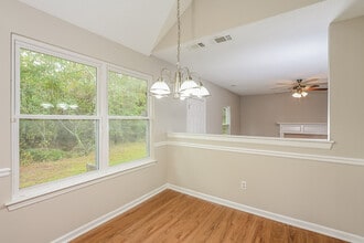 1997 Cutters Mill Way in Lithonia, GA - Foto de edificio - Building Photo