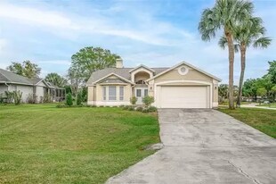 8725 Scandinavia Blvd in Lakeland, FL - Building Photo