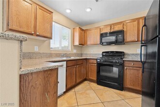 3710 E Spiritual Way in Las Vegas, NV - Building Photo - Building Photo