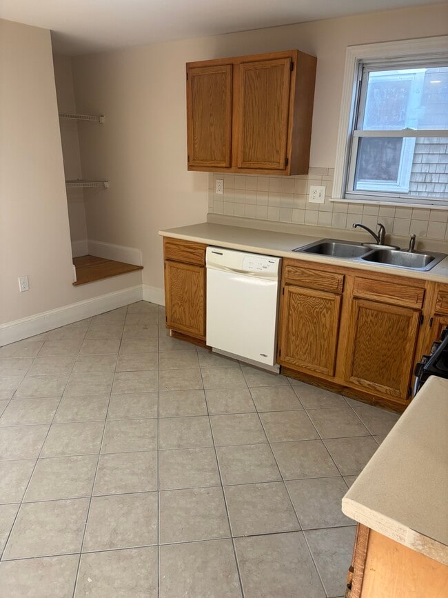 7 Greenheys St, Unit 2 in Boston, MA - Foto de edificio - Building Photo