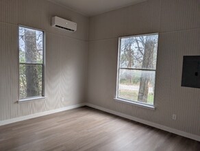 1007 Bois D'Arc St in Commerce, TX - Building Photo - Building Photo