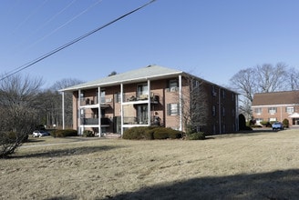 Governor Weare Apartments in Seabrook, NH - Foto de edificio - Building Photo