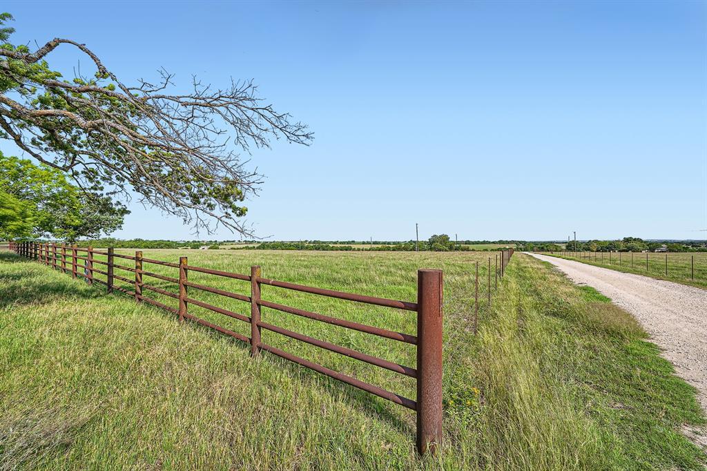 1850 Co Rd 105 in Hutto, TX - Building Photo
