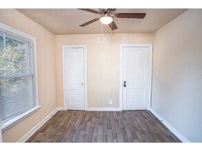 2242 Burnet St in San Antonio, TX - Building Photo - Building Photo