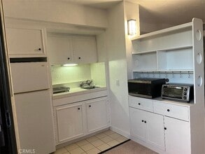 24055 Paseo Del Lago W in Laguna Woods, CA - Foto de edificio - Building Photo