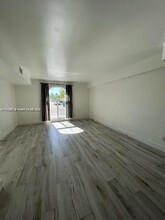 8325 NW 186th St in Hialeah, FL - Building Photo - Building Photo