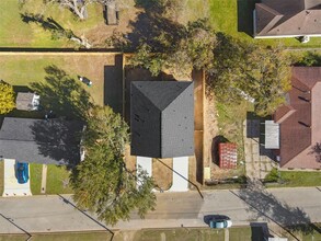 1310 E Alamo St-Unit -A in Brenham, TX - Building Photo - Building Photo