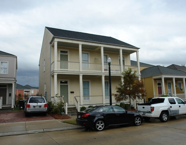 821 St Mary Dr in New Orleans, LA - Foto de edificio - Building Photo
