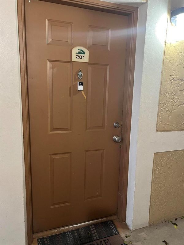 351 Palm Way in Pembroke Pines, FL - Foto de edificio - Building Photo