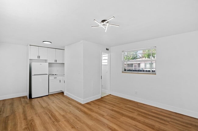 1607 Hayes St, Unit 3 in Hollywood, FL - Building Photo - Building Photo