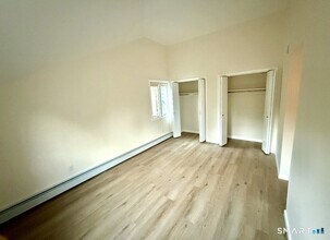 11 Byrne Ct, Unit C2 in Farmington, CT - Foto de edificio - Building Photo