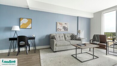 1950 Mayfair St, Unit 921 in Naples, FL - Foto de edificio - Building Photo