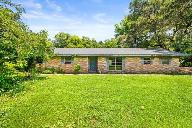 property at 1021 Lutz Loop