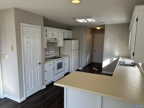 550 Farmingdale Rd SE in Huntsville, AL - Foto de edificio - Building Photo