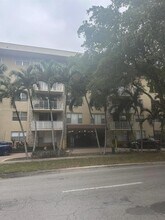 1805 Sans Souci Blvd, Unit 428 in North Miami, FL - Building Photo - Building Photo