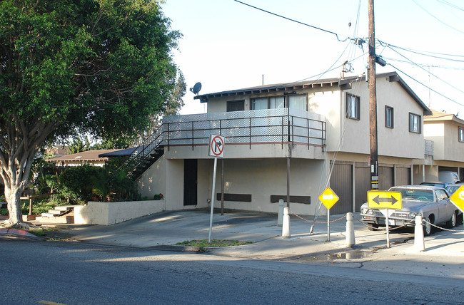 702 James St in Costa Mesa, CA - Foto de edificio - Building Photo