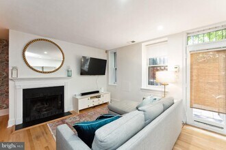 902 D St SE in Washington, DC - Building Photo - Building Photo