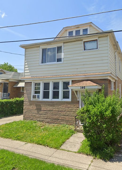 146 Wanda Ave, Unit Upper Front in Buffalo, NY - Foto de edificio