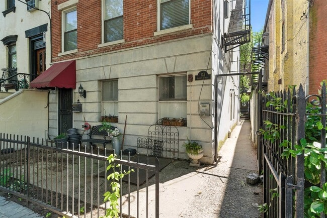 135 Garden St in Hoboken, NJ - Building Photo - Building Photo