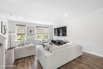 64 Wembley Wy in Tinton Falls, NJ - Building Photo - Building Photo