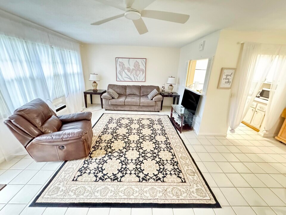 187 Tilford J in Deerfield Beach, FL - Building Photo