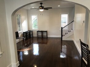 2101 W Huntington Dr in South Pasadena, CA - Building Photo - Building Photo