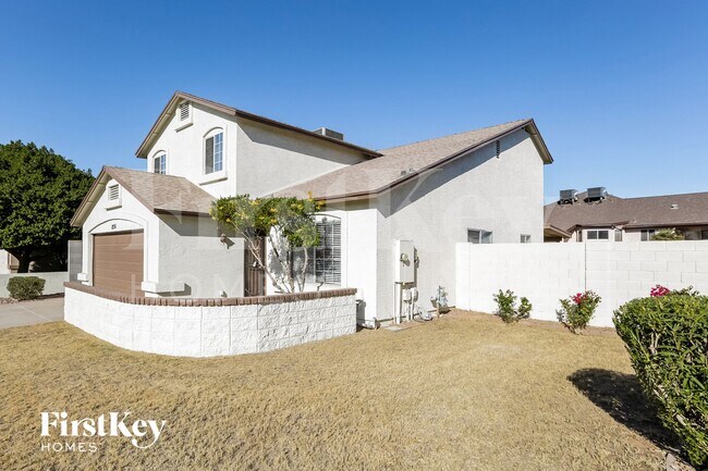 8736 W Tuckey Ln in Glendale, AZ - Foto de edificio - Building Photo