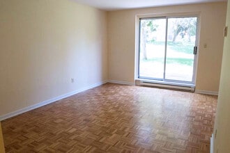 2020-2077 Barsuda Drive Apartments in Mississauga, ON - Building Photo - Building Photo