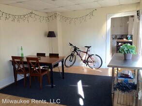 3114 N Newhall St in Milwaukee, WI - Foto de edificio - Building Photo