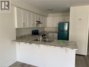 30 Dryden Ln in Hamilton, ON - Building Photo - Building Photo