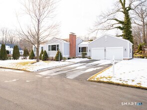 15 Ridgebrook Dr in Bridgeport, CT - Building Photo - Building Photo