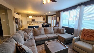9195 Arbor Glen St in Las Vegas, NV - Building Photo - Building Photo