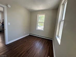 645 8th St in Lyndhurst, NJ - Building Photo - Building Photo