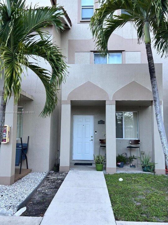 14054 NW 17th Ave in Opa Locka, FL - Building Photo