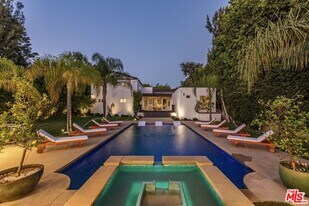 703 N Maple Dr in Beverly Hills, CA - Building Photo
