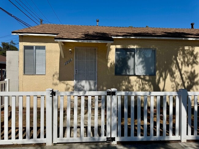 property at 1465 W Parade St