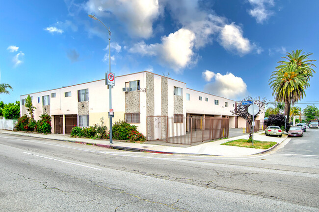 10520 S Figueroa St in Los Angeles, CA - Building Photo - Building Photo