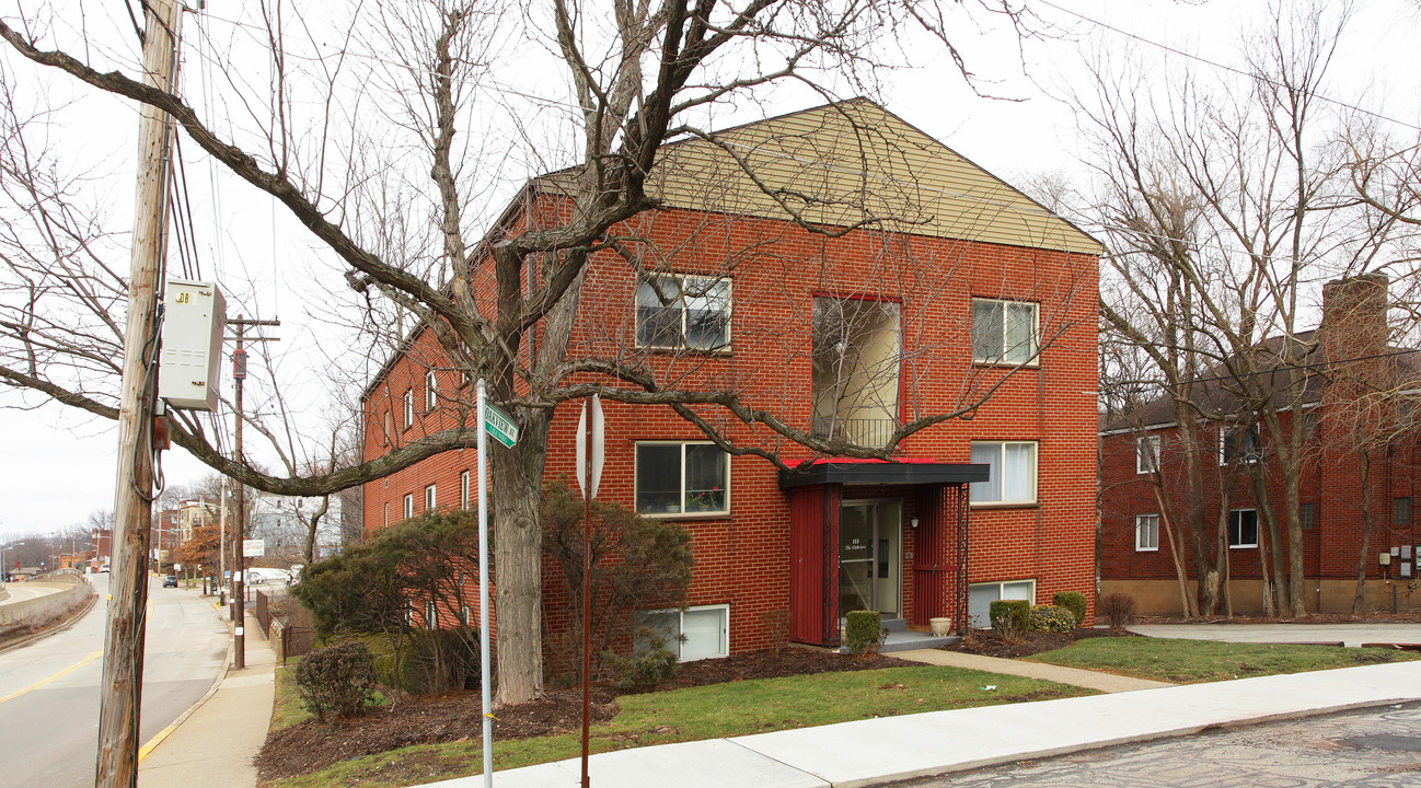 The Oakview in Pittsburgh, PA - Foto de edificio