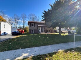 640 S Colonial Pky, Unit 1 in Saukville, WI - Building Photo