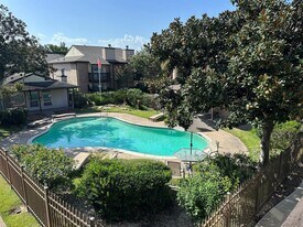 1500 Bay Area Blvd in Houston, TX - Building Photo