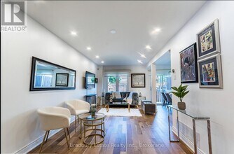 6973 Lisanne Ct in Mississauga, ON - Building Photo - Building Photo